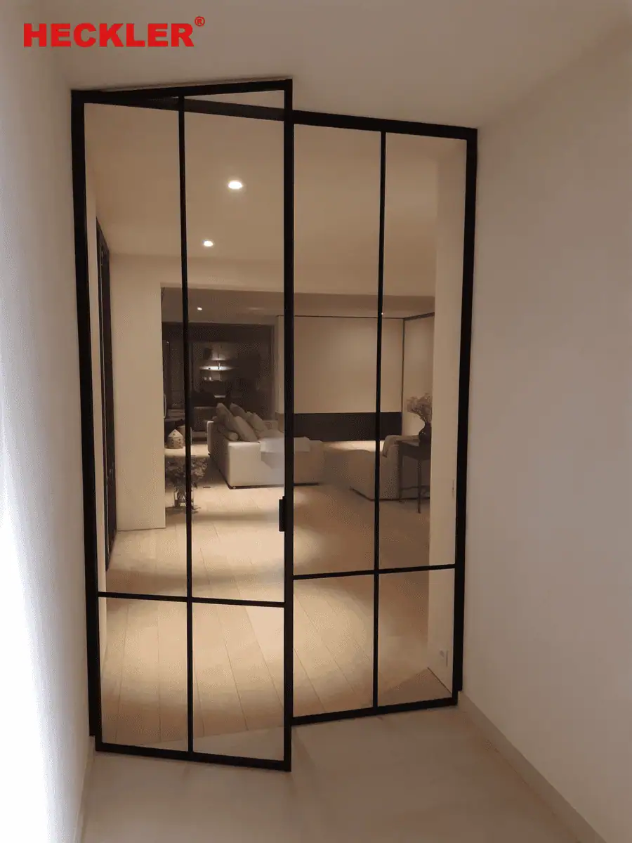 Cửa slim mở quay 2 cánh 4 Cửa nhôm trong kiến trúc hiện đại