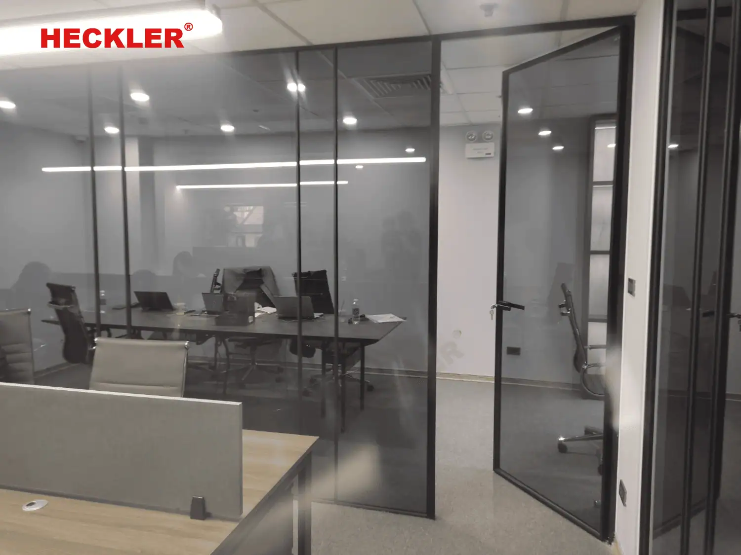 Lắp đặt hoàn thiện cửa nhôm slim Heckler