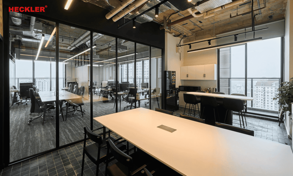 Hoàn thiện cửa slim xếp trượt Heckler tại Tòa văn phòng Heritage West Lake 23 Cửa slim xếp trượt Heckler tại Heritage West Lake