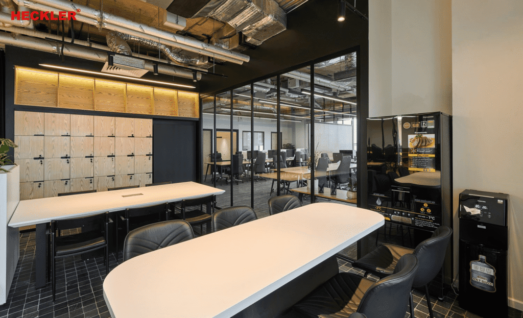 Hoàn thiện cửa slim xếp trượt Heckler tại Tòa văn phòng Heritage West Lake 18 Cửa slim xếp trượt Heckler tại Heritage West Lake