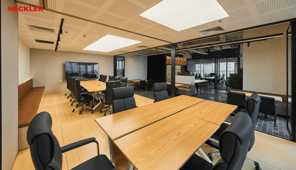 Hoàn thiện cửa slim xếp trượt Heckler tại Tòa văn phòng Heritage West Lake 16 Cửa slim xếp trượt Heckler tại Heritage West Lake