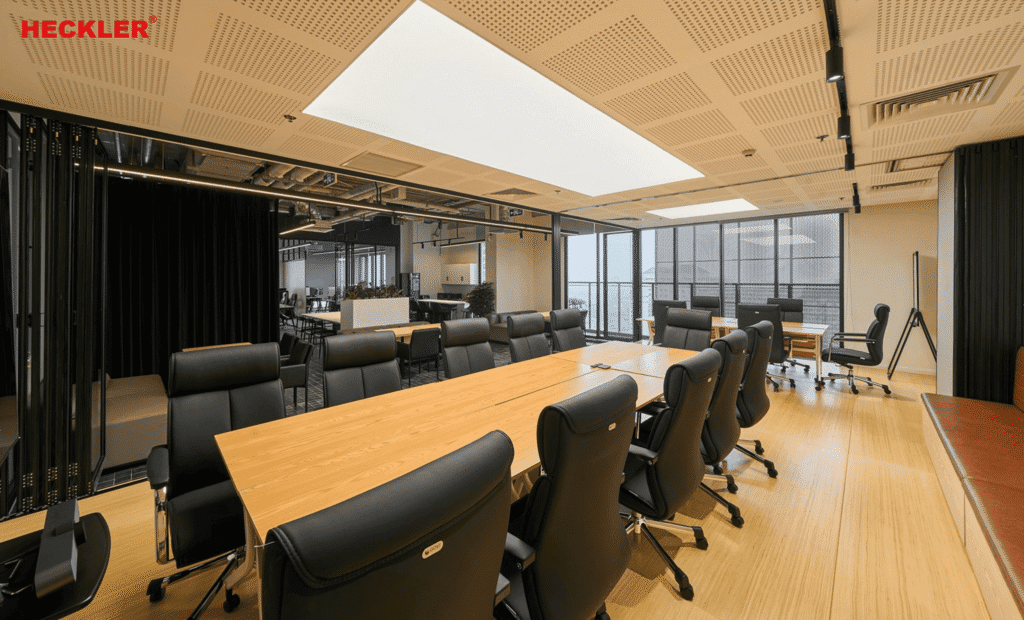 Hoàn thiện cửa slim xếp trượt Heckler tại Tòa văn phòng Heritage West Lake 20 Cửa slim xếp trượt Heckler tại Heritage West Lake