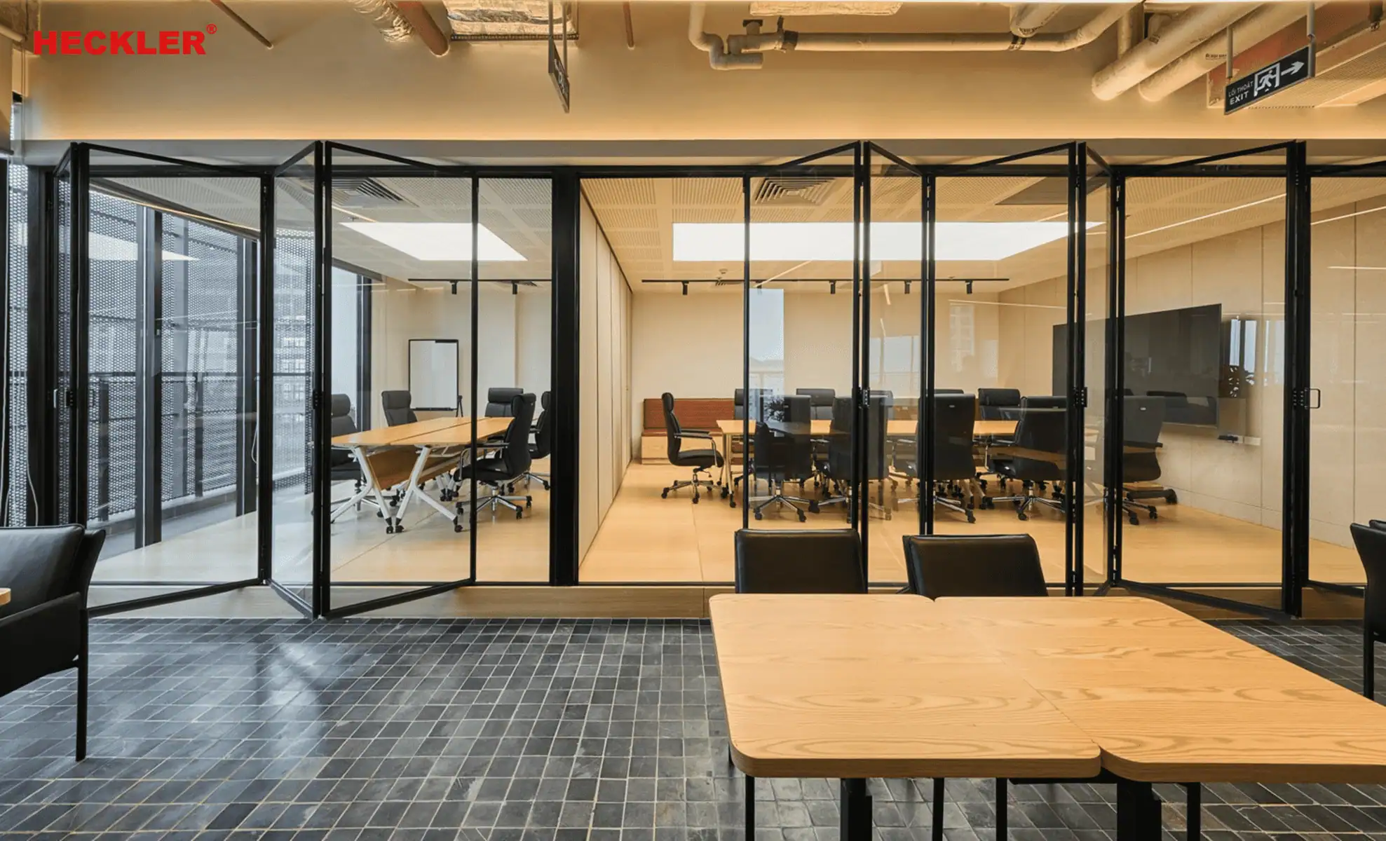 cua slim xep truot Heckler tai 677 lac long quan 8 scaled